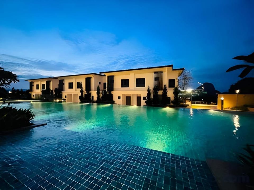 Ipoh Sunway Onsen Themepark Suite  6-11pax 2parkin Apartment in Perak