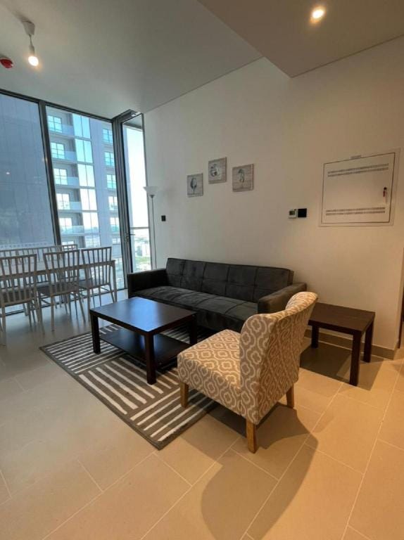 OYO 887 Home A1607 Sobha Creek Vistas - 1BR Hotel in Dubai