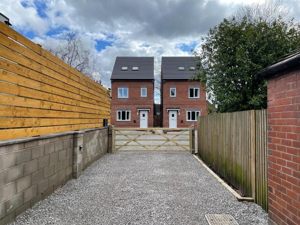 Brand New High Spec House with parking Wi-Fi (B) Vacation rental in Newcastle-under-Lyme