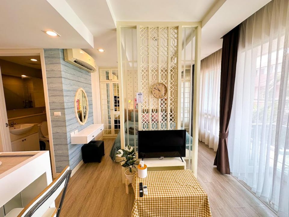 Sabai room@The Blu X Apartment in Chon Buri Changwat