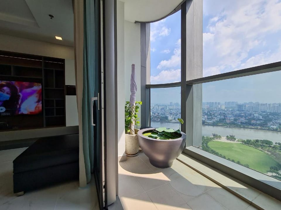 Three bedrooms to Saigon river view Landmark 81 Apartment in Ho Chi Minh City