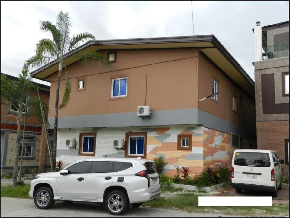 Phildotcom Pool Villa with 3 Bedrooms Villa in Angeles