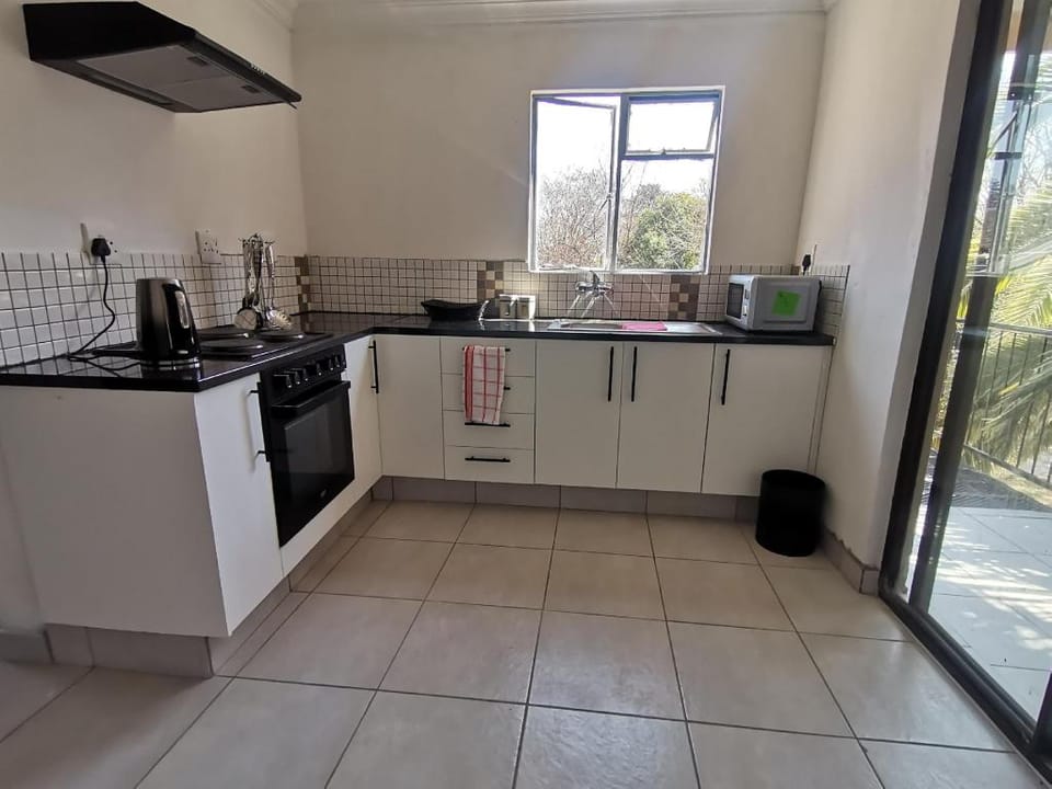 Ultra House self-catering downstairs  Apartment in Randburg