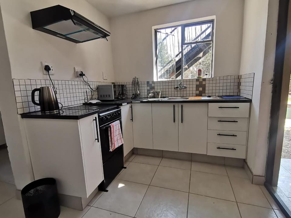 Ultra House self-catering downstairs  Apartment in Randburg