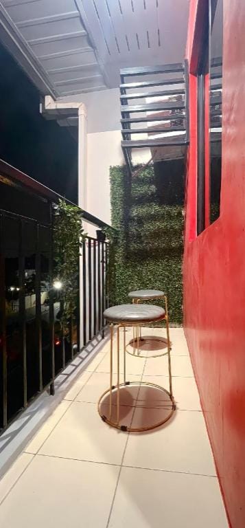 The Red Room 2bed room condo Vacation rental in Bacoor