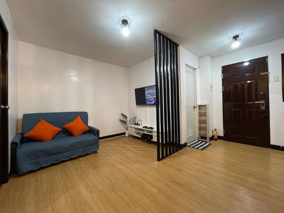 The Red Room 2bed room condo Vacation rental in Bacoor