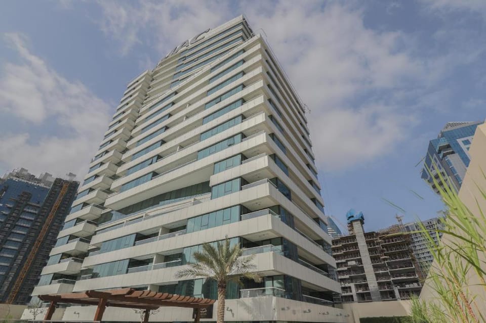 Super OYO 676 Home Canal Views Business Bay Hotel in Dubai