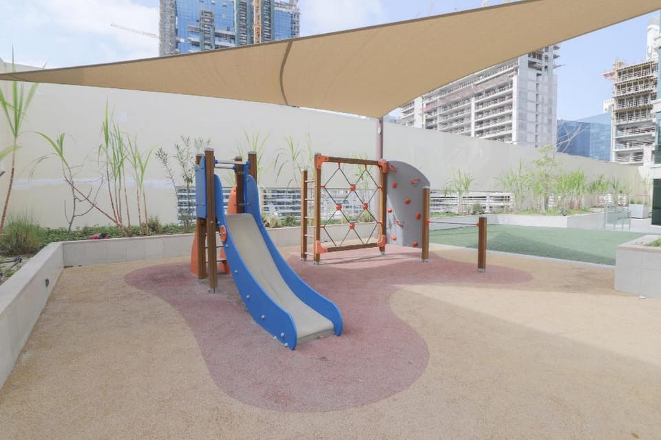 Super OYO 676 Home Canal Views Business Bay Hotel in Dubai