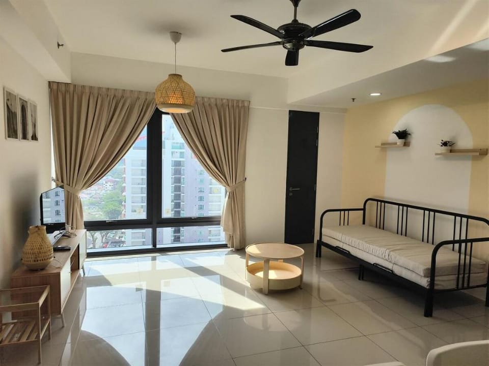Tropical Macalister Georgetown M163A WL  Vacation rental in George Town
