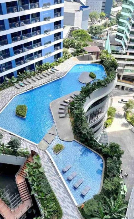 Modern 1br Condo w/ Balcony Near Airport & Sky Way - 5502 Apartment in Makati