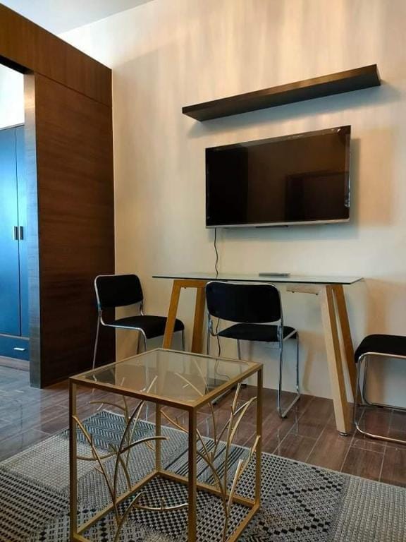 Panoramic View w/ Balcony Near Airport & Sky Way - 2932 Apartment in Makati