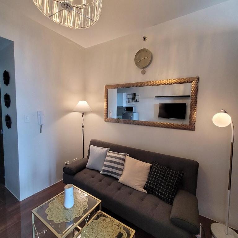 Panoramic View w/ Balcony Near Airport & Sky Way - 2932 Apartment in Makati