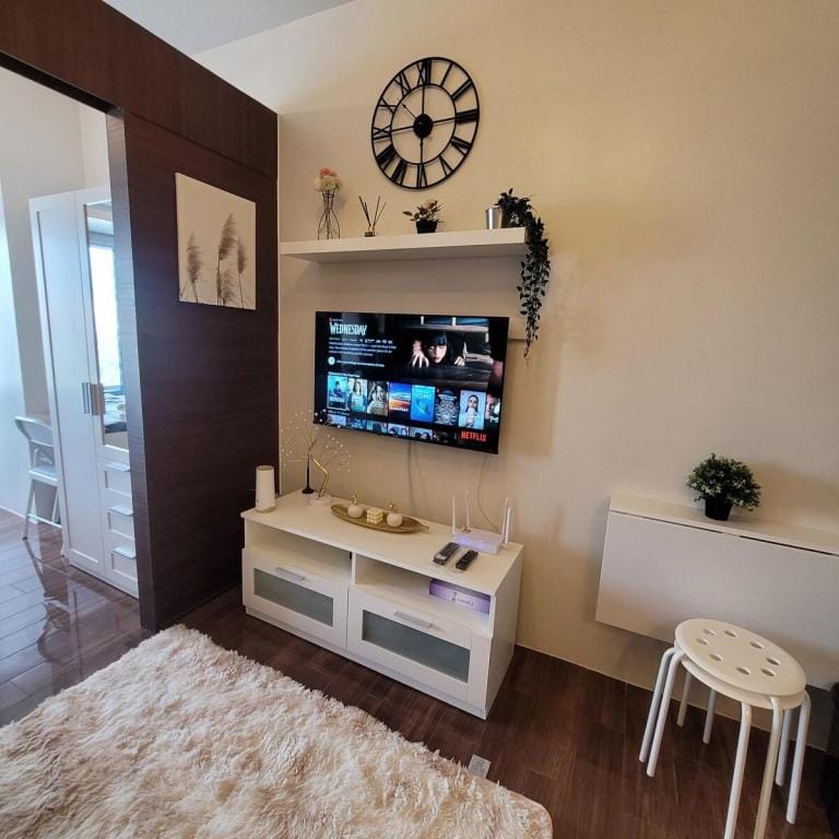 Aesthetic 1br w/ Pool View Near Airport & Sky Way - 1159 Apartment in Makati