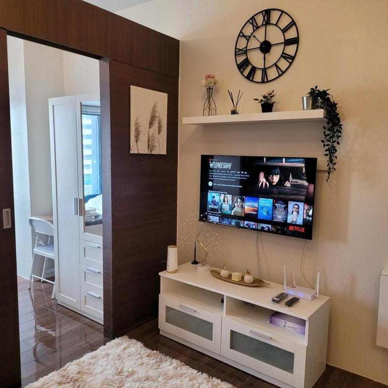 Aesthetic 1br w/ Pool View Near Airport & Sky Way - 1159 Apartment in Makati