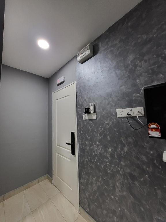 Fella Homestay Bandar Baru Uda Queen Bed 8 Vacation rental in Johor Bahru