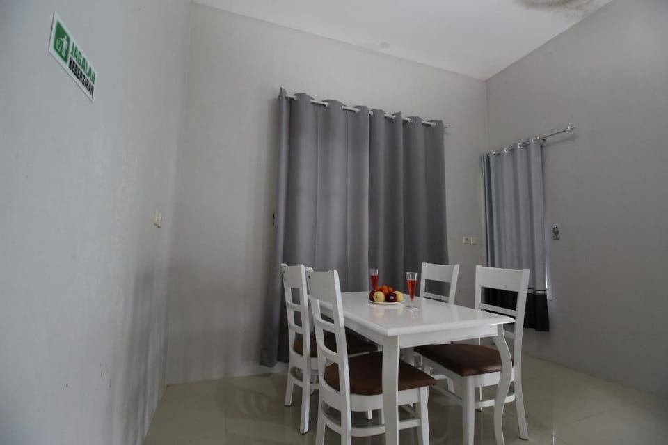 VILA GRAHA WEISS KUSUMA II Villa in Indonesia