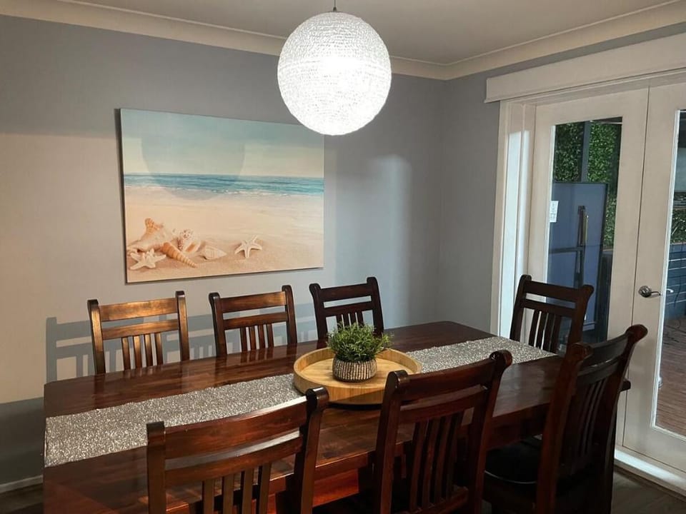 It's 5 O'clock Somewhere 5BR House 16ppl  Vacation rental in Port Macquarie