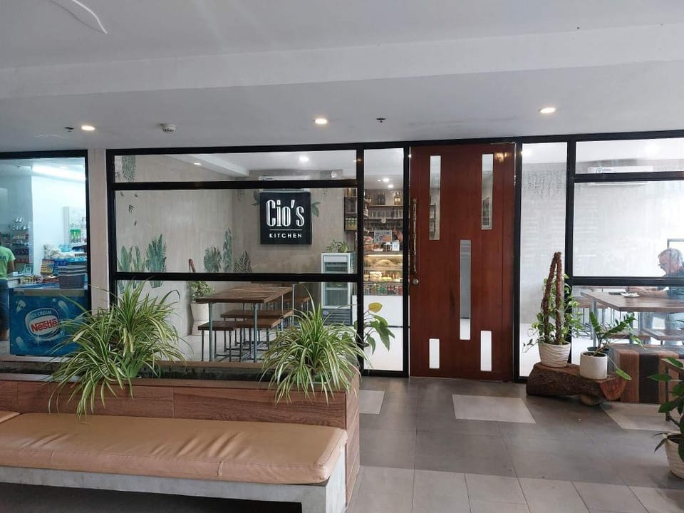 Comfy Condo near Ayala, SM City & IT Park Apartment in Lapu-Lapu City