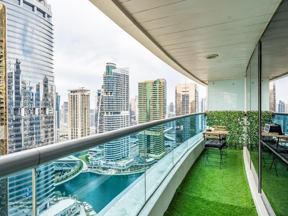 Lakeside Serenity Retreat with Soothing Lake Views Apartment in Dubai