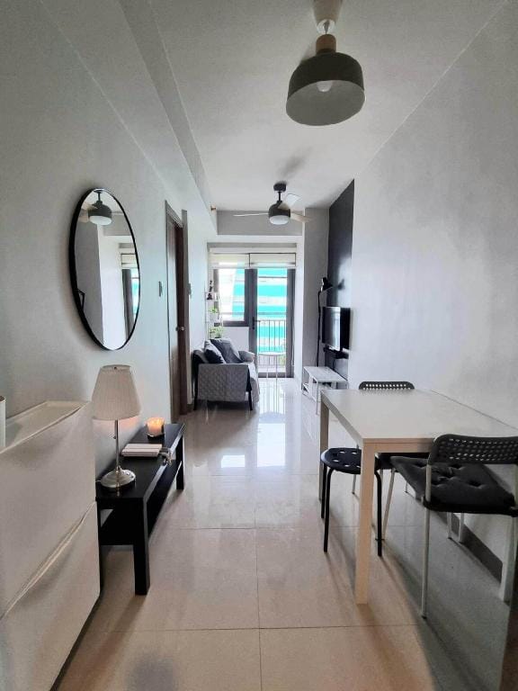 Minimalist 1BR Suite near Mall of Asia, IKEA & SMX Apartment in Pasay