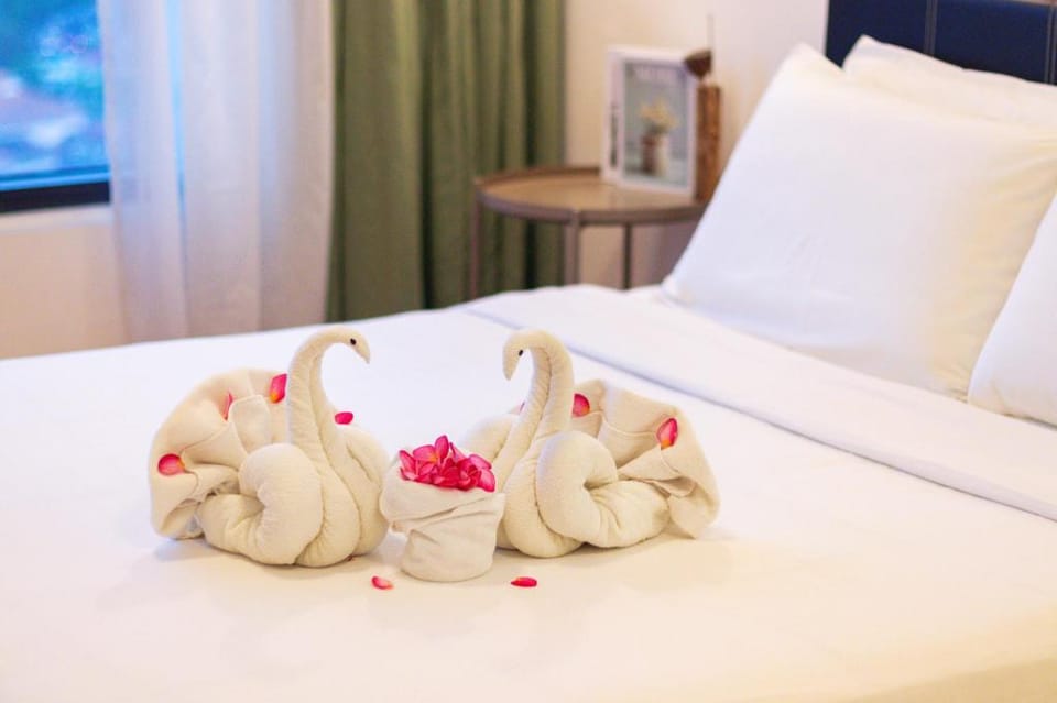 D Amour, Dual-Key Designer Condo 2+1BR by ALV Apartment in George Town
