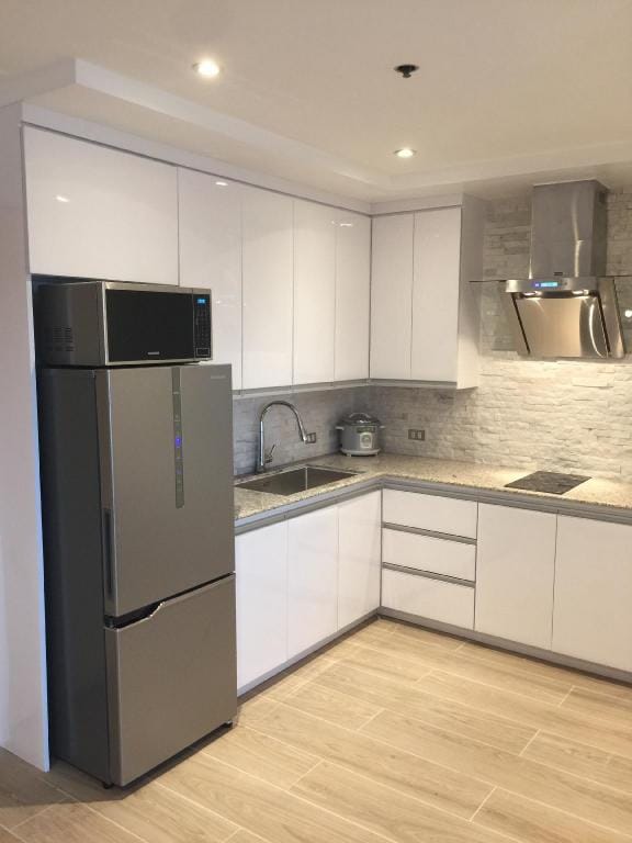 Cozy60sqm 1BR blcony/prking/Wifi/Ntflix nr Mall QC Apartment in Quezon City