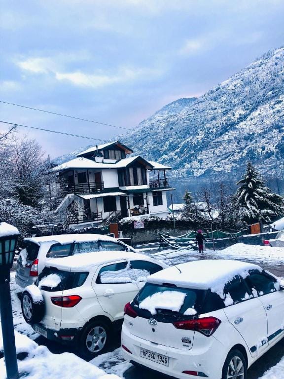 Green valley 4 Bedroom chalet in Raison (manali) Apartment in Himachal Pradesh