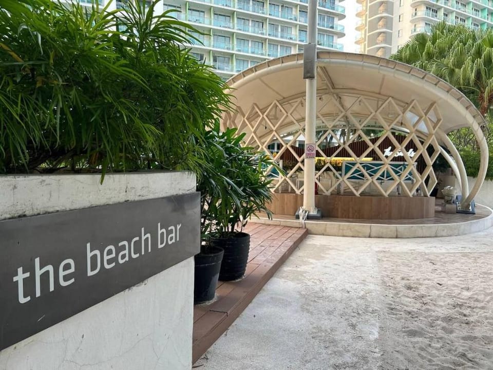 Airah's Beach View Azure Resort Apartment in Paranaque
