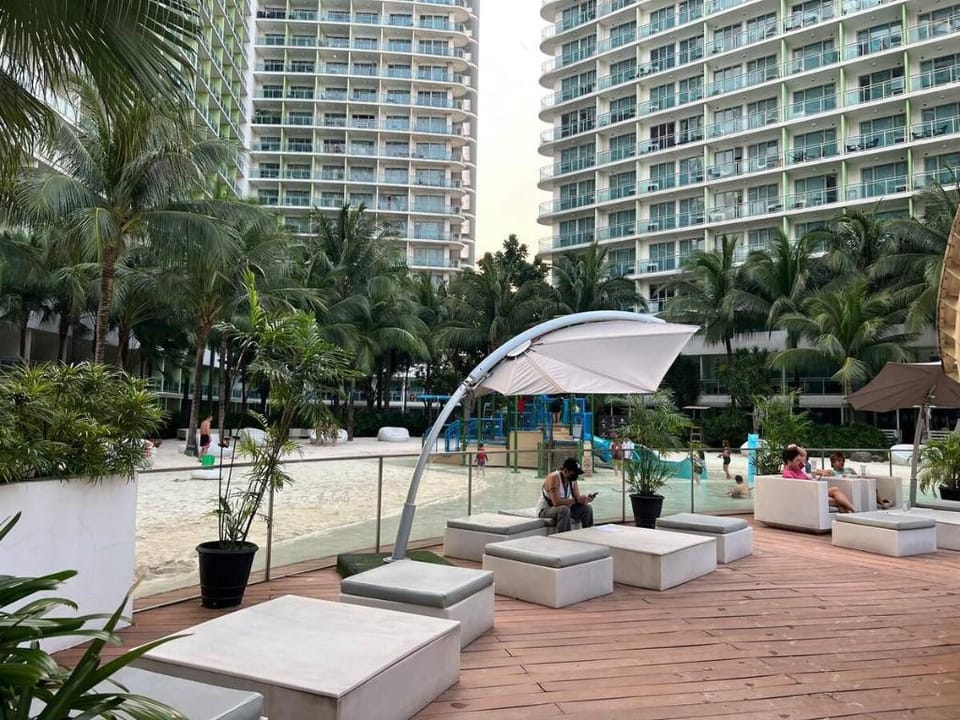 Airah's Beach View Azure Resort Apartment in Paranaque
