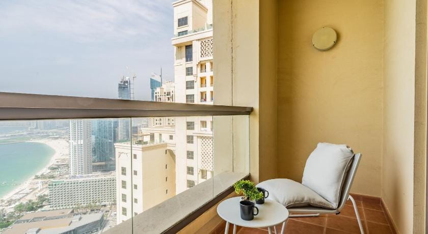 Spacious 2BR | Dubai Eye & Sea View | JBR Apartment in Dubai