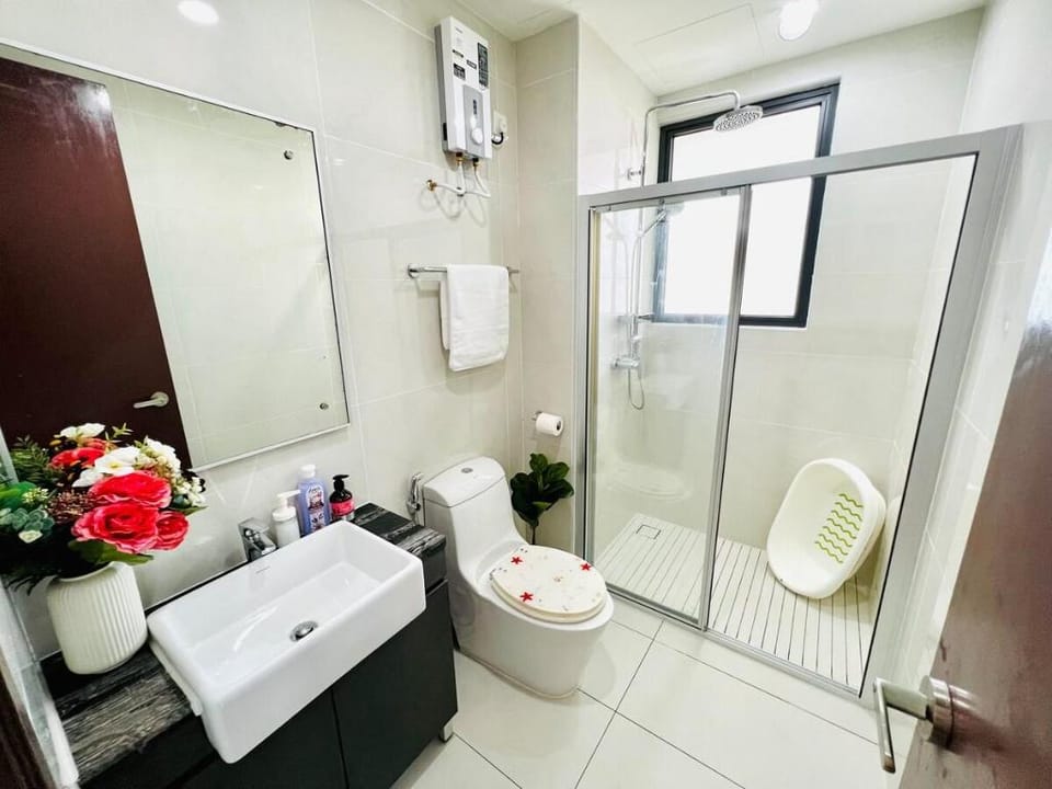 Stunning Seaview in Danga Bay @Level47 3BR 6-11pax Vacation rental in Johor Bahru