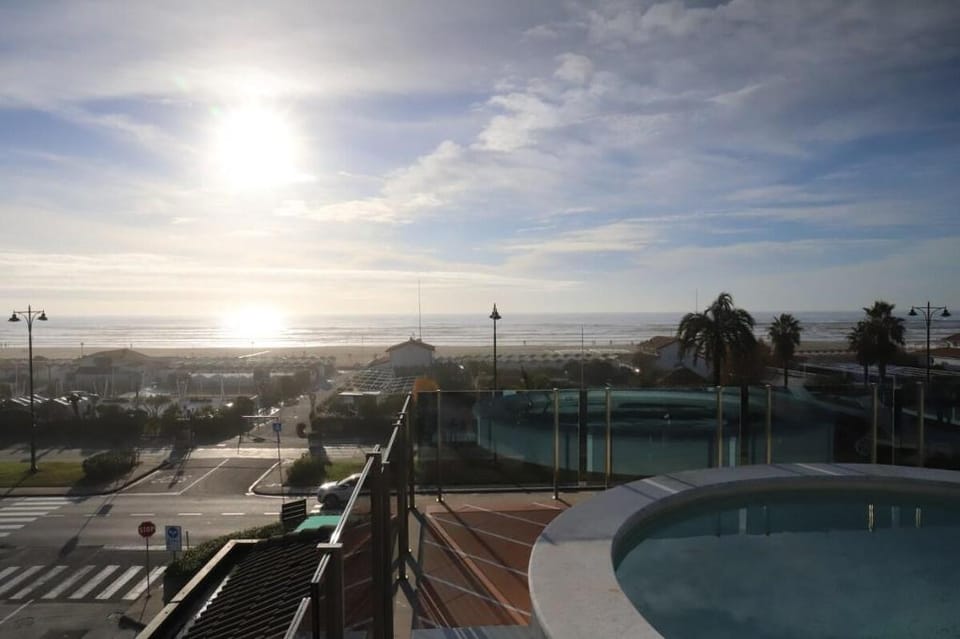 Sea view flat with swimming pool Apartment in Forte dei Marmi