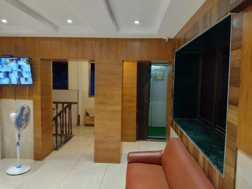 Hotel Rishi International - Grant Road Hotel in Mumbai