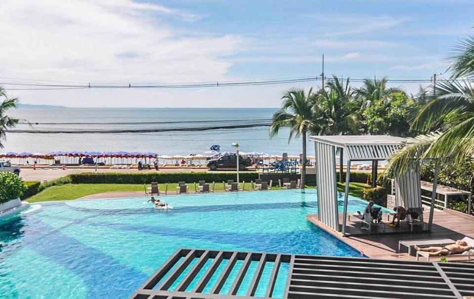 Jomtien condo, Beachfront & Sea view (2 BR) Apartment in Pattaya City