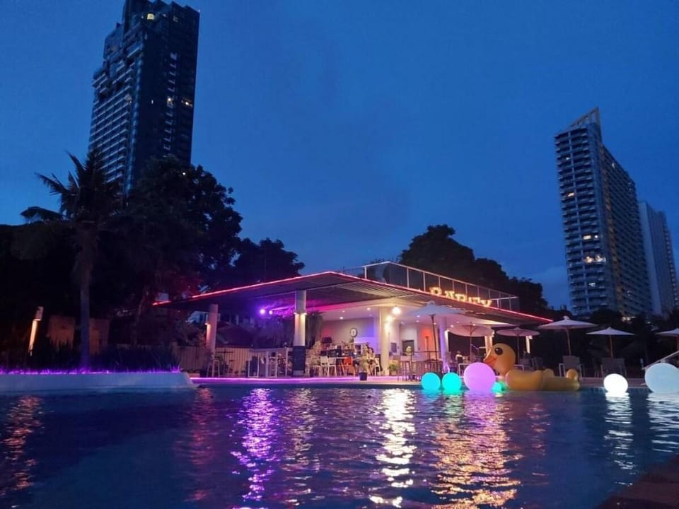 Jomtien condo, Beachfront & Sea view (2 BR) Apartment in Pattaya City