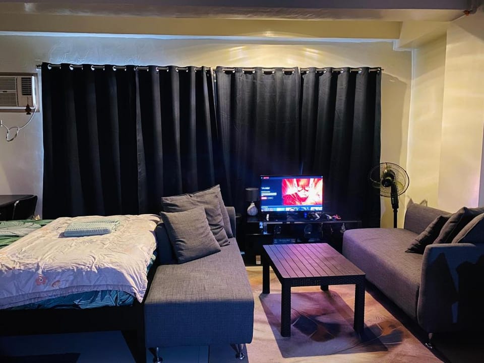 Mikaellas staycation Apartment in Paranaque
