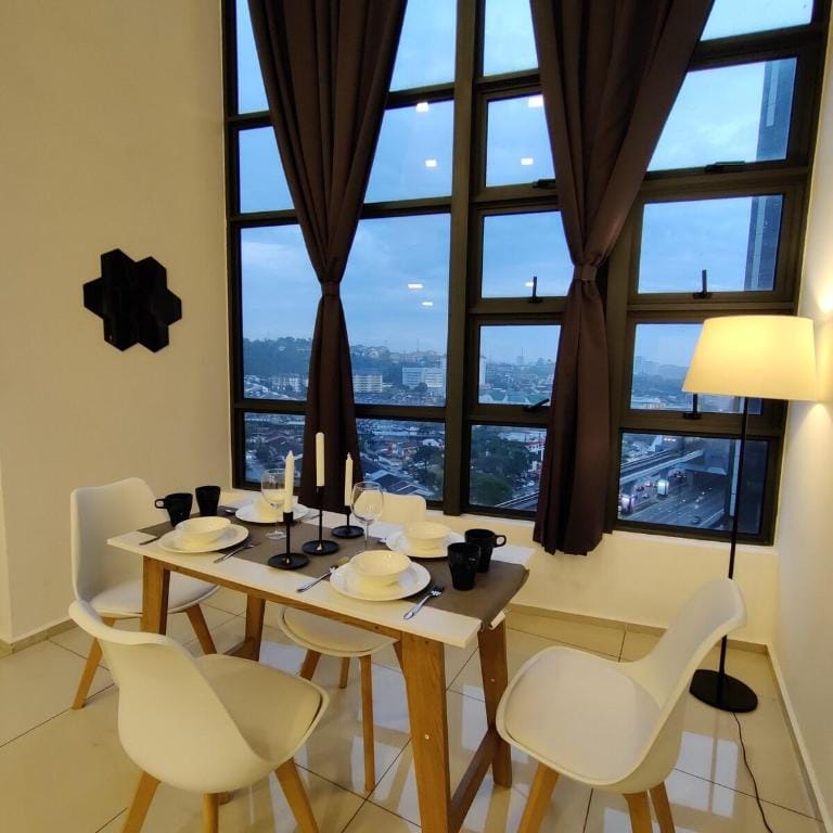VESIM-EkoCheras-MRT-Mall 5pax Vacation rental in Federal Territory of Kuala Lumpur