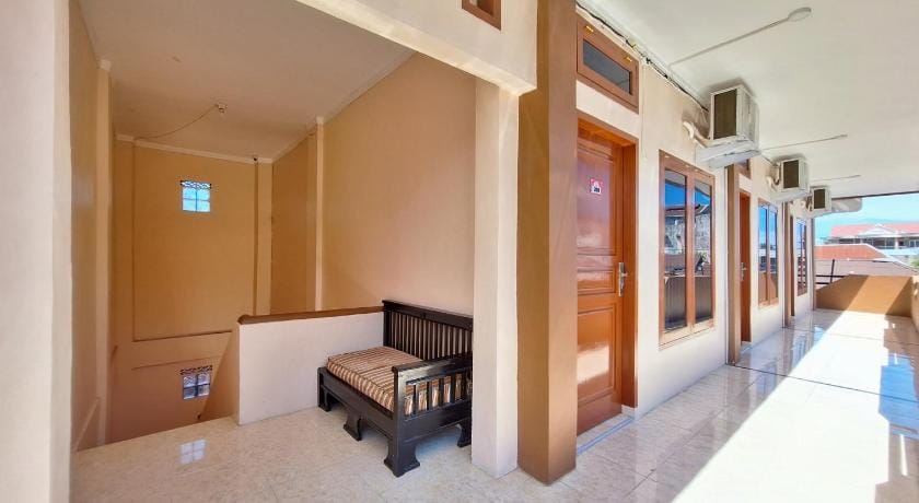 RedDoorz Syariah near Pasar Raya Padang Hotel in Padang