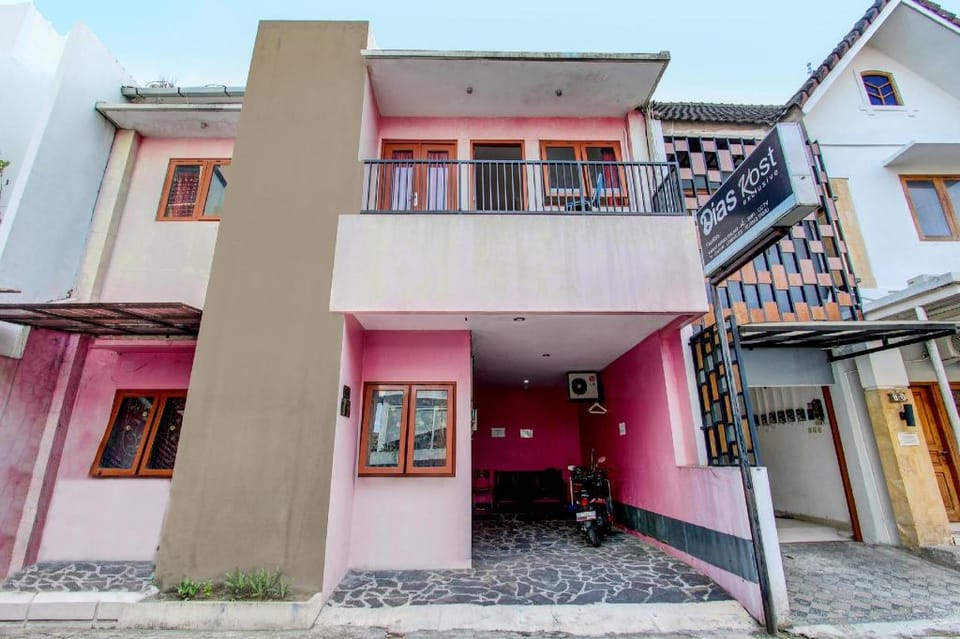 OYO 92511 Griya Dias Syariah Hotel in Special Region of Yogyakarta
