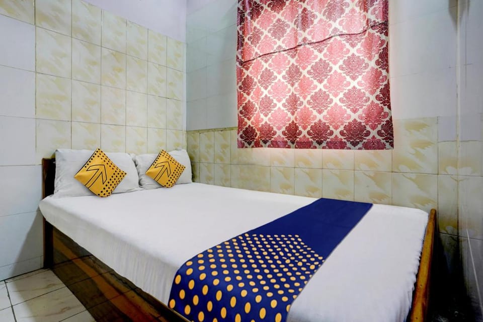 Hotel O Gulzar Masjid Bunder Railway Station Hotel in Mumbai