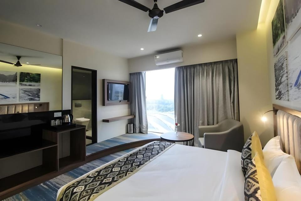 The Monarch Turbhe Hotel in Maharashtra