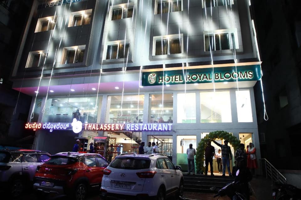 Hotel Royal Blooms Hotel in Bengaluru