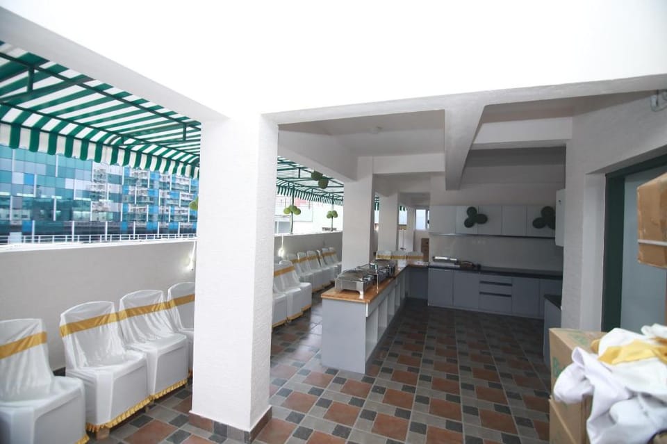 Hotel Royal Blooms Hotel in Bengaluru