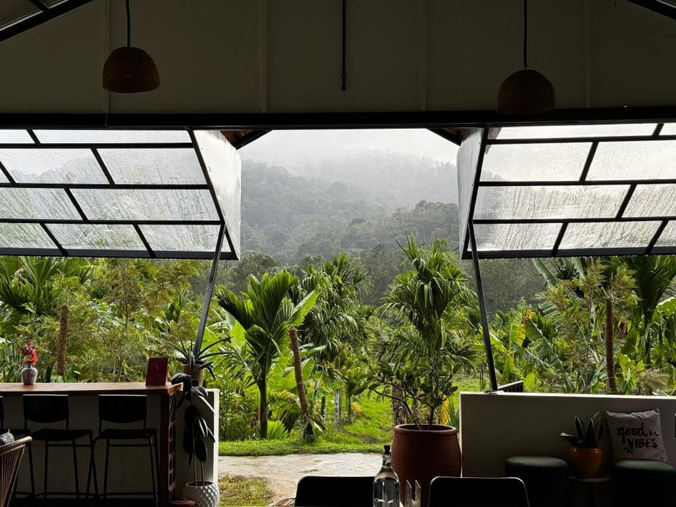 Bendheka - Cliff Front Cottages Coorg Resort in Kerala