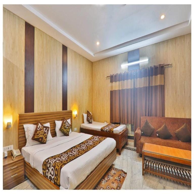 Hotel O Crown Inn Hotel in Lucknow