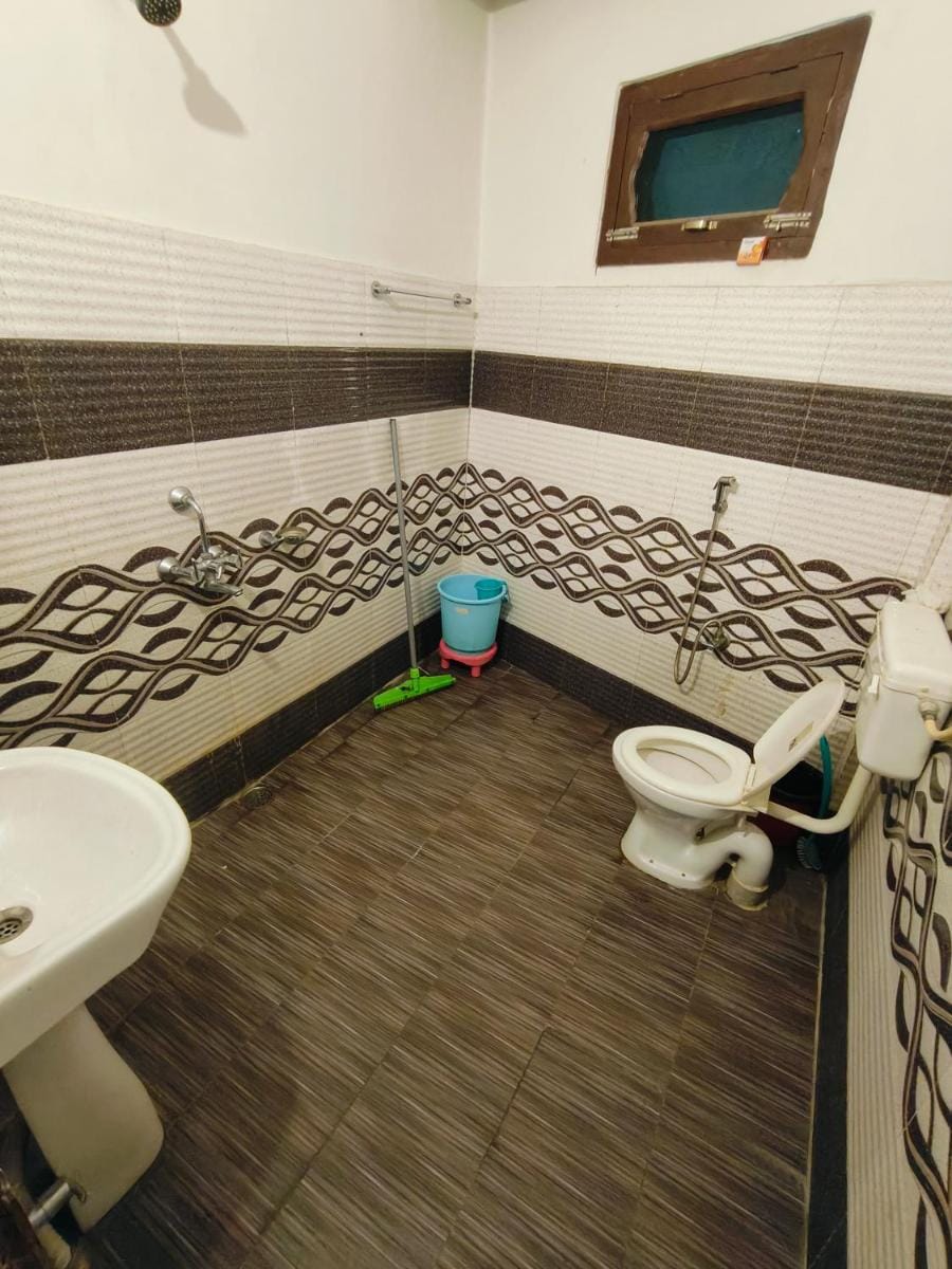 Parbati Headquarters Bed and Breakfast in Himachal Pradesh