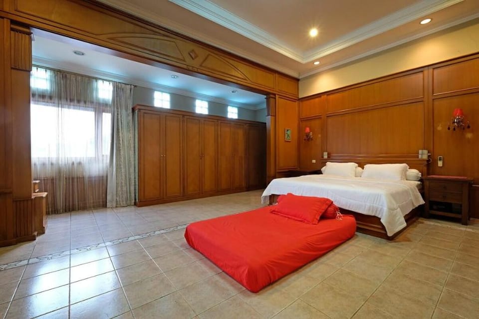 Andaru Sukahaji Villa in Parongpong