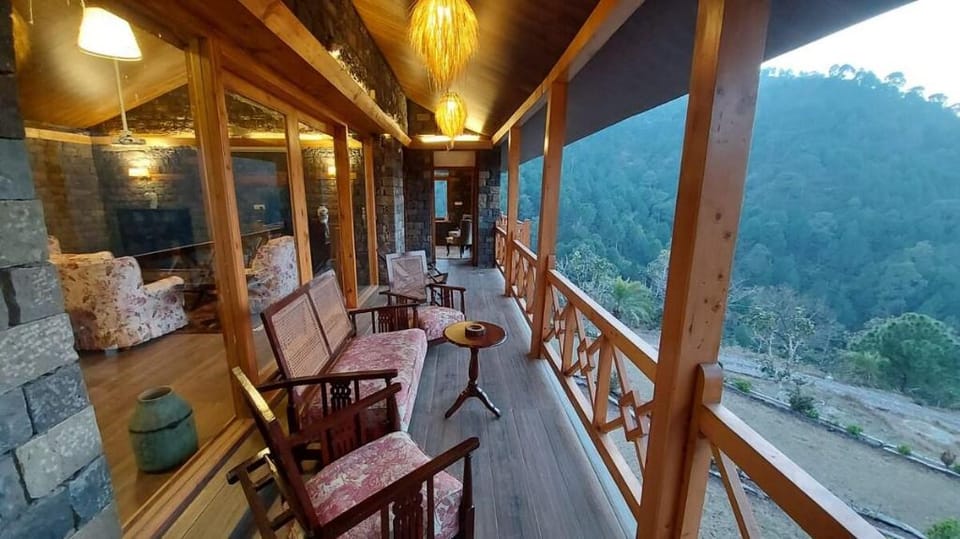 Three Bedroom Hideaway Cottage With Jacuzzi Vacation rental in Himachal Pradesh