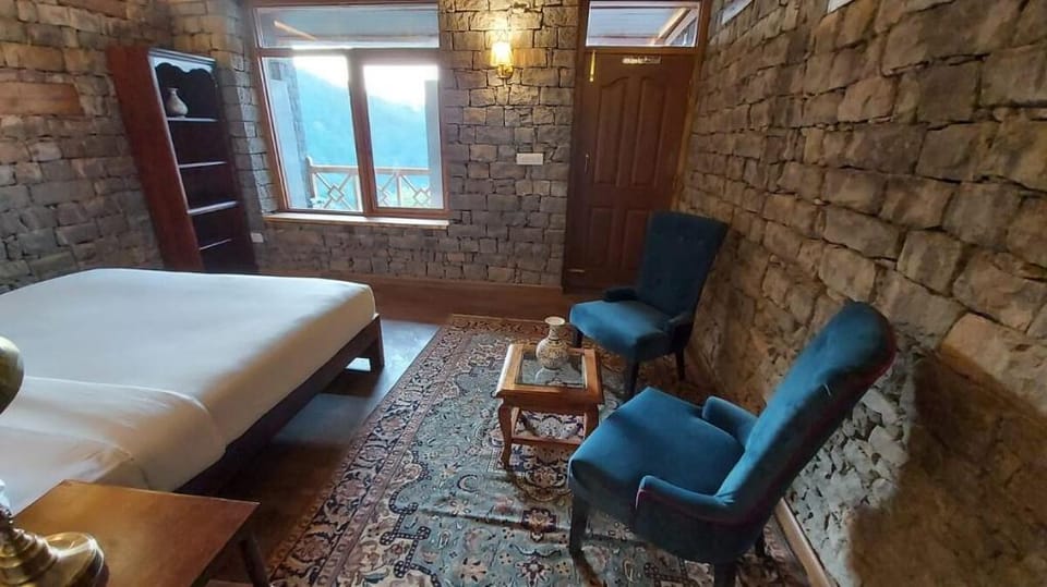 Three Bedroom Hideaway Cottage With Jacuzzi Vacation rental in Himachal Pradesh