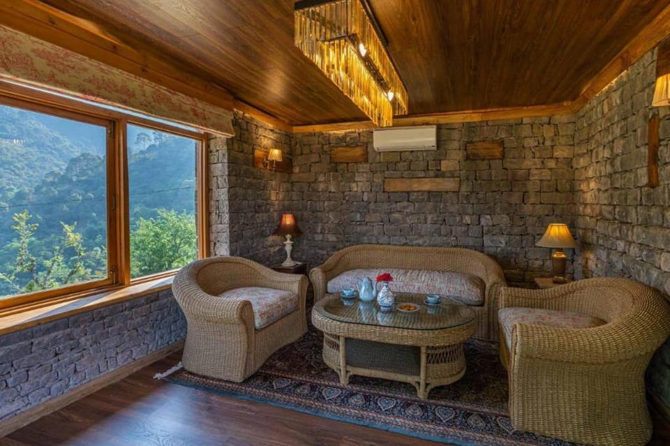 Four Bedroom Hideaway Cottage With Jacuzzi Vacation rental in Himachal Pradesh